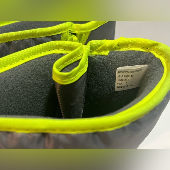 Wonder Nation Kids Gray and Green/Yellow Warm Winter Boots Size 10 - Picture 7 of 7